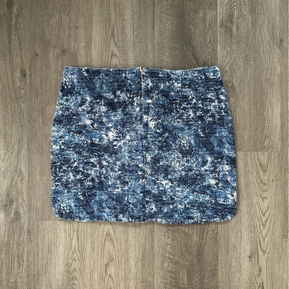 Mini Skirt - Picture 2 of 3